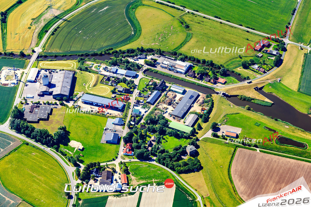 Die Luftbildaufnahme Hafen - Meldorf wurde 2018 mittels Flugzeug (keine Drohne) erstellt. Perfekte Schärfe und Druck- Auflösung- Garantiert!