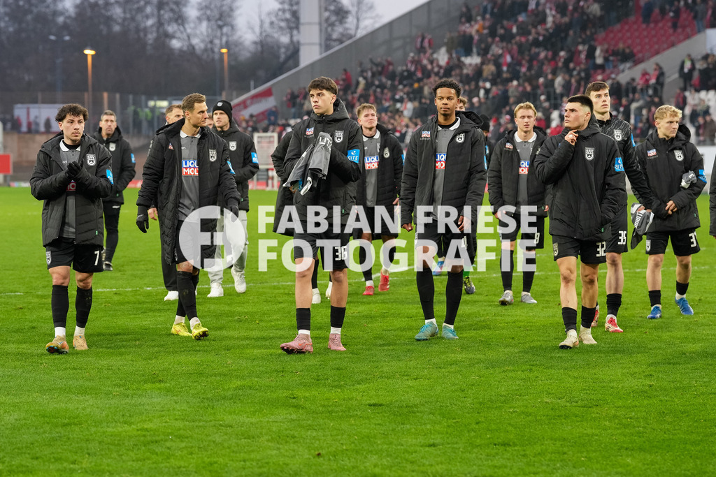 GER Rot-Weiss Essen vs. SSV Ulm, Fussball, 3. Liga, Spieltag 19, Saison 2025/2026, 20.12.2025 | GER Rot-Weiss Essen vs. SSV Ulm, Fussball, 3. Liga, Spieltag 19, Saison 2025/2026, 20.12.2025Foto: Fabian Friese - Realisiert mit Pictrs.com