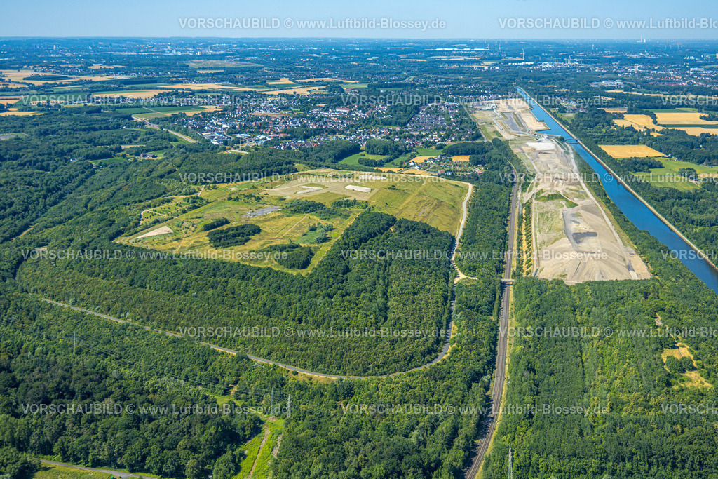 Bergkamen230702258 | Luftbild, Wasserstadt Aden am Datteln-Hamm-Kanal, Baugebiet für geplantes Stadtquartier, im Vordergrund die Halde Großes Holz, Weddinghofen, Bergkamen, Ruhrgebiet, Nordrhein-Westfalen, Deutschland