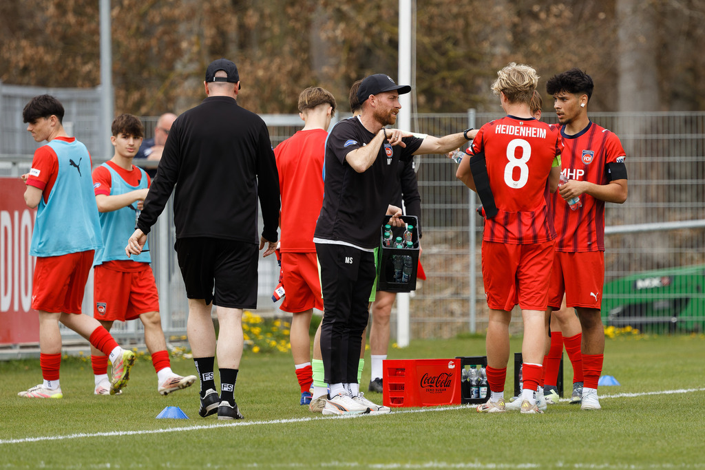 FCHOFK_260418_6-25 | 1.FC Heidenheim 1846 vs. Offenbacher Kickers, Fußball, U17, B-Junioren, NWL, U17-DFB-Nachwusliga, 2025/2026, 10. Spieltag, 18.04.2026 in Heidenheim, Walter-Birkhold-Jugendstadion (Foto: Michael Bulling) - Realisiert mit Pictrs.com