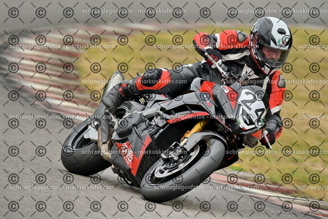 25bt05-1092 | markuskiefer.com - Realisiert mit Pictrs.com