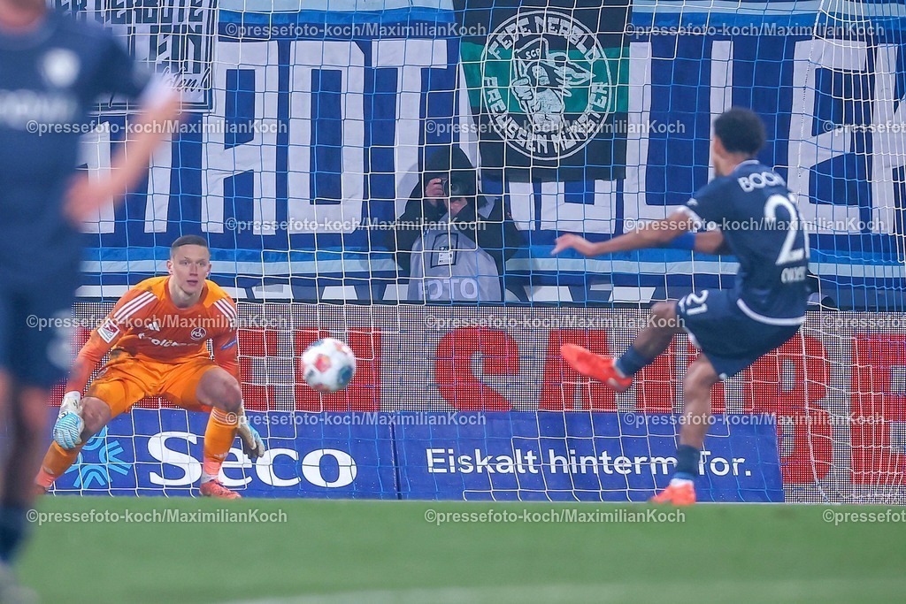 BOC20022601082 | 20.02.2026, Fußball, VfL Bochum - 1. FC Nürnberg, 2. Fußball Bundesliga, 23. Spieltag, Vonovia Ruhrstadion, Saison 2025 2026: Torschuss Elfmeter Treffer Tor zum 1:1 durch Torschütze Francis Onyeka&nbsp;(VfL Bochum #21) DFB regulations prohibit any use of photographs as image sequences and or quasi-video.