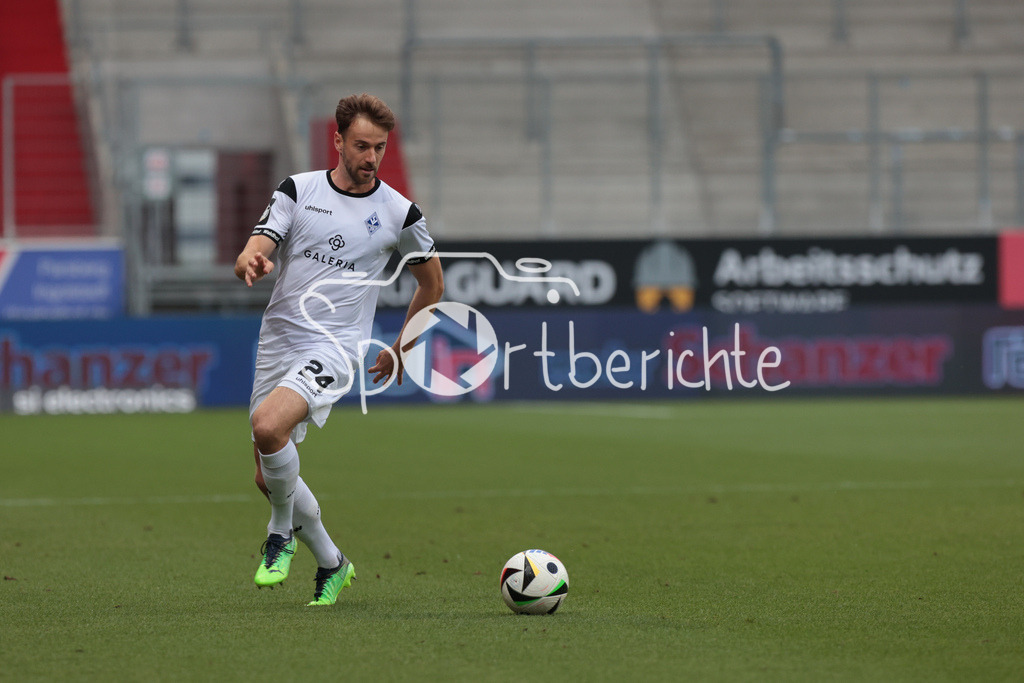 FC Ingolstadt - SV Waldhof Mannheim | am BAll Lukas KLUENTER (Waldhof #24) / Freisteller / Einzelfoto
