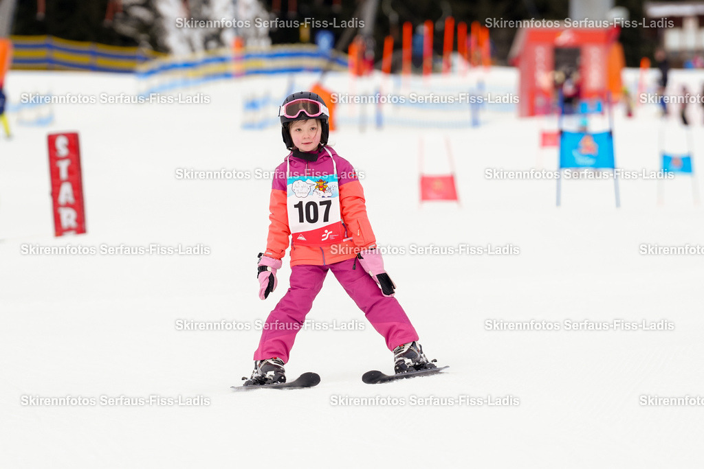SRF_02.01.2026_0076 | Skirennfotos,Serfaus,Fiss,Ladis,Kinderskirennen,Winter,Tirol,Oberland,skirace,SFL,feelfree,weil wir's genießen,ski,Ski,skifahren,Sonnenplateau, - Realisiert mit Pictrs.com