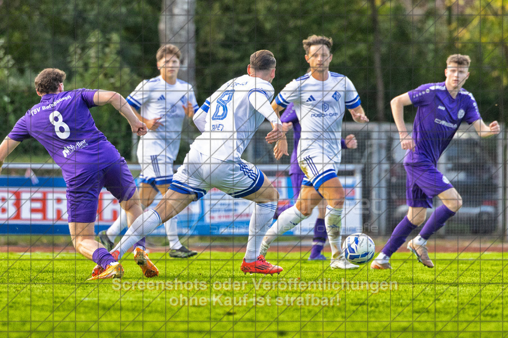20261010_155141_0104-Bearbeitet_(c)_by_PhotoPeet | #,1.FC Eislingen (weiß) vs. TSV Bernhausen (lila), Fussball, Landesliga 2 - wfv, 11. Spieltag, Saison 2026/2027, Rasenplatz, Eichbachstation, Haldenstraße, 73054 Eislingen, 10.10.2026 - 15:30 Uhr,Foto: PhotoPeet / Sport- &amp; Eventfotografie / Peter Harich
