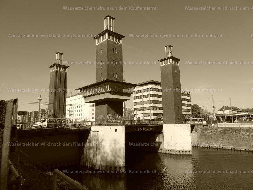 P1010923 | Entdecken Sie die faszinierende Welt von Norbert Michels: Surreale Kunstwerke, hochwertige Fotos, Leinwandbilder & Fotoprodukte wie Tassen mit bild7 - Realisiert mit Pictrs.com