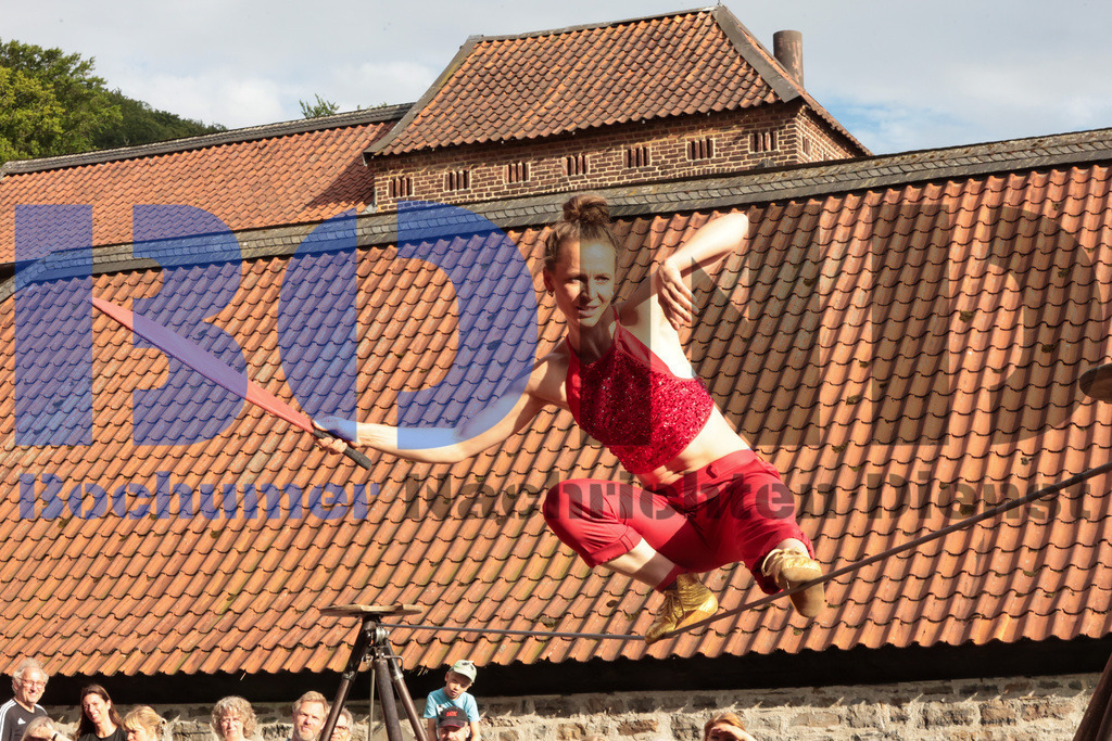 SES_MKRLHE20250705-50 | bond - Realisiert mit Pictrs.com