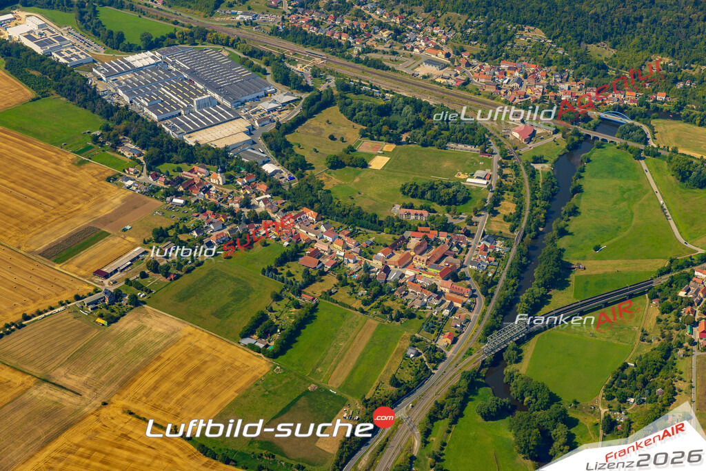 Stadt Großheringen von Oben- Die Luftaufnahme wurde 2025 vom UL-Flugzeug heraus erstellt ( keine Drohnenaufnahme ) - Hochauflösende Luftaufnahme - für Wandbilder und großformatige Ausdrucke geeignet. Das besondere Geschenk!Hier alle&nbsp;Infos zur Lizenzierung der LuftaufnahmeWir fliegen auch dieses Jahr wieder in Ihre Region um Luftbilder zu erstellen.- Luftbild anfragen