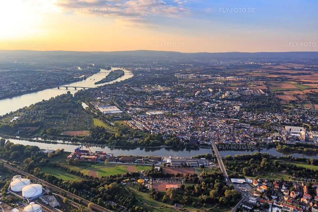 Luftbild: Ortsansicht zwischen Main und Rhein im Ortsteil Kostheim in Wiesbaden im Bundesland Hessen in Deutschland. Foto: IMG_094674.jpg vom 21.09.2016 durch Werner Riehm/FLY-FOTO.de