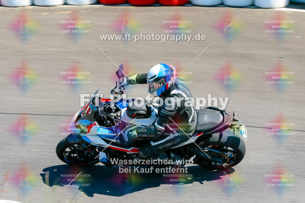 Moto-TeamOBK-21952 | Hier findet Ihr Bilder von Touristenfahrten auf der Nürburgring Nordschleife oder von anderen Veranstaltungen die ich besucht habe. Viel Spass beim Durch Schauen 