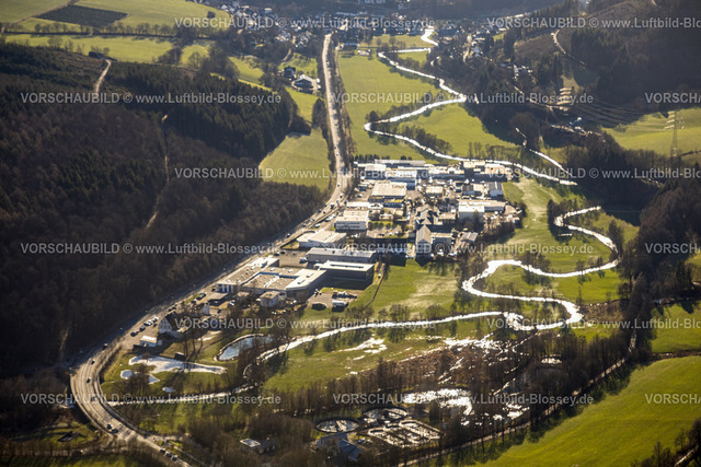 Schmallenberg230205445 | Luftbild, Gewerbegebiet Breite Wiese, Fluss Lenne Mäander im Gegenlicht, Schmallenberg, Sauerland, Nordrhein-Westfalen, Deutschland