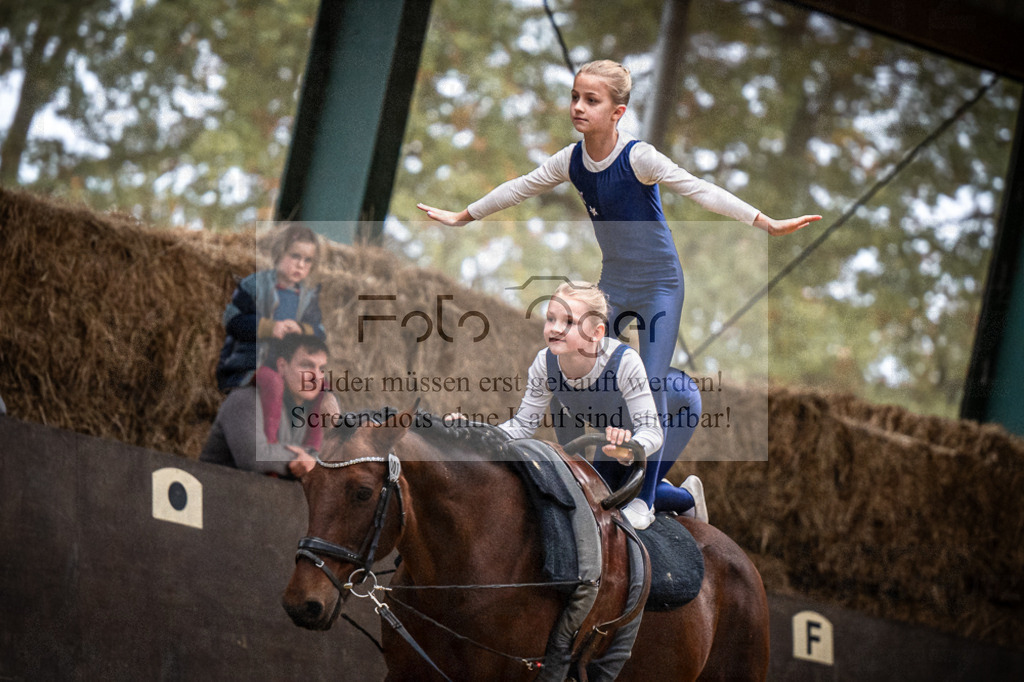 DOS_0359 | Entdecke hochwertige Reitturnierfotos von Foto Oger. Professionell, emotional und authentisch – jetzt Lieblingsmomente im Shop bestellen.Deutschlandweite Turnierfotografie. - Realisiert mit Pictrs.com