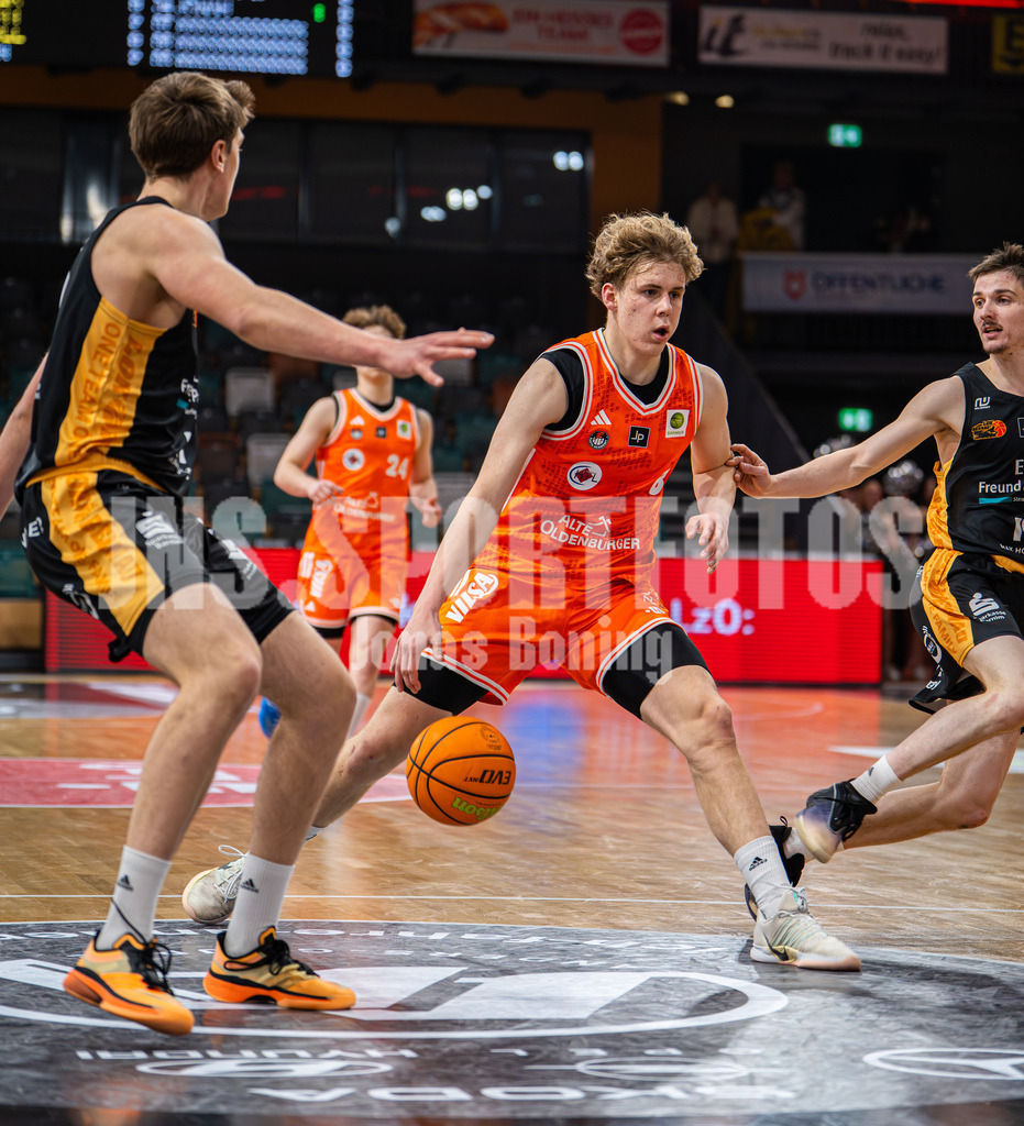 Basketball I Herren I Saison 2025-2026 I ProB Nord I 18. Spieltag I Rasta Vechta II - LOK Bernau-36 | Moritz Grüß (8,Rasta Vechta II) - Realisiert mit Pictrs.com