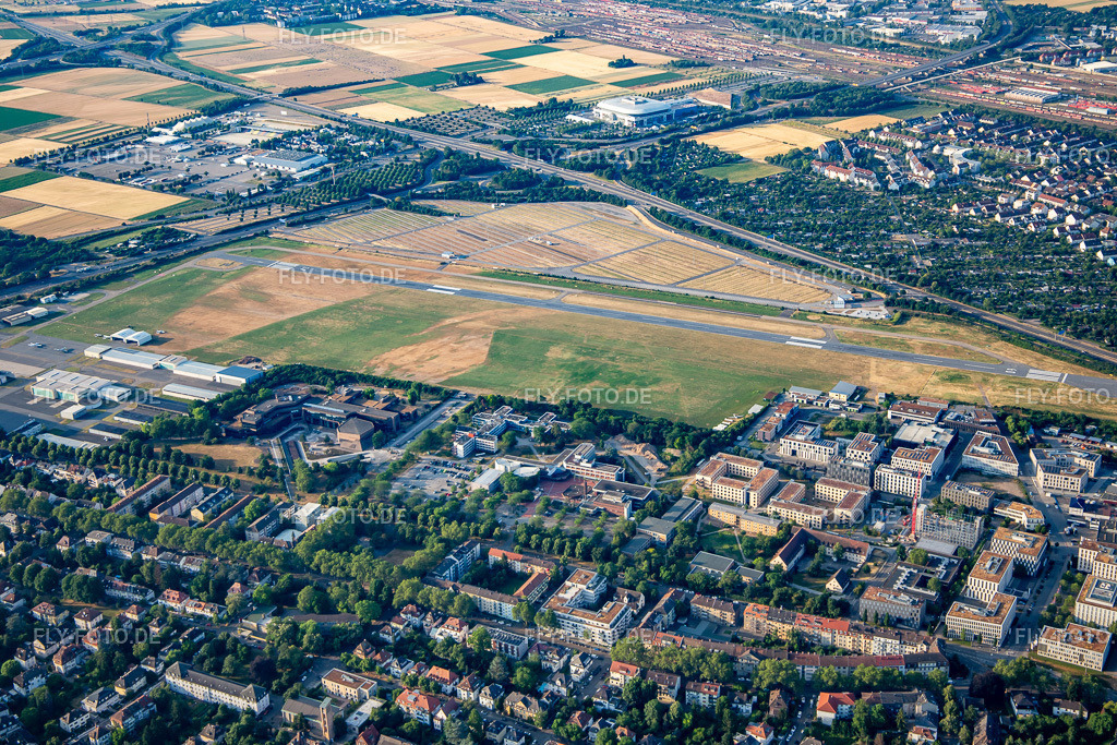 Mannheim City Airport von Nordwesten http://www.flugplatz-mannheim.de/ | Luftbild: Mannheim City Airport von Nordwesten http://www.flugplatz-mannheim.de/ im Ortsteil Neuostheim in Mannheim im Bundesland Baden-Württemberg in Deutschland. Foto: IMG_136898.jpg vom 24.06.2023 durch ©2025 Werner Riehm fly-foto.de/copyright - Realisiert mit Pictrs.com