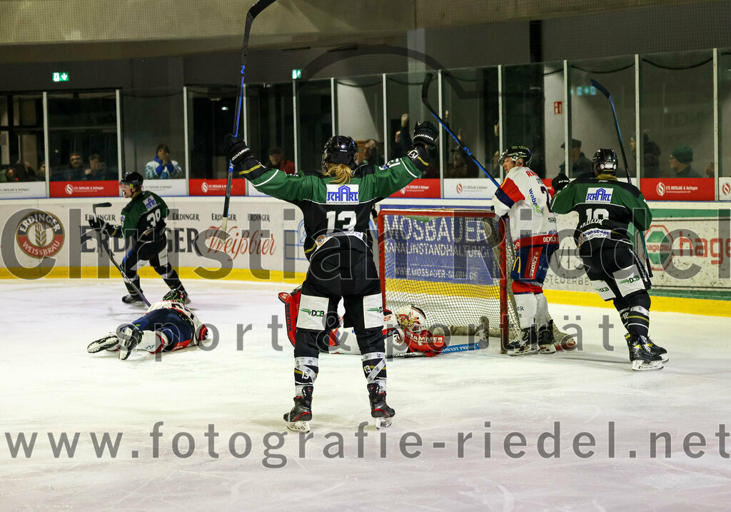 2023-02-19_087_TSV_Erding_gegen_VfE_Ulm-Neu-Ulm | Erding, Deutschland, 19.02.2023:
Eishockey, Bayernliga Meisterrunde Gruppe B 2022 / 2023, 5. Spieltag, TSV Erding gegen VfE Ulm/Neu-Ulm, Endergebnis: 

Thomas Plihal (Erding Gladiators, #39), Michael Franz (Erding Gladiators, #13), Torwart David Heckenberger (VfE Ulm/Neu-Ulm e. V., #3), Daniel Krzizok (Erding Gladiators, #18)

Foto: Christian Riedel / fotografie-riedel.net