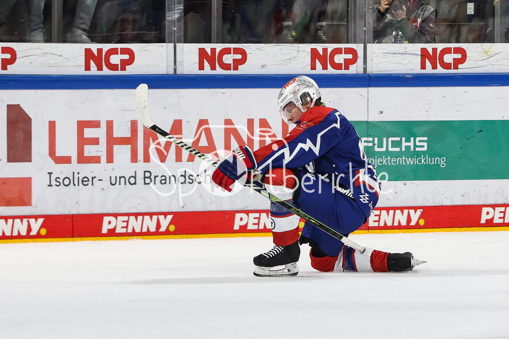 Nürnberg ICE Tigers - Augsburger Panther | Jubel der ICE Tigers nach dem Treffer zum 4-2 durch Elis HEDE (EHC #91) / Freude / Tor / Torschuetze / DEL RETRO GAme