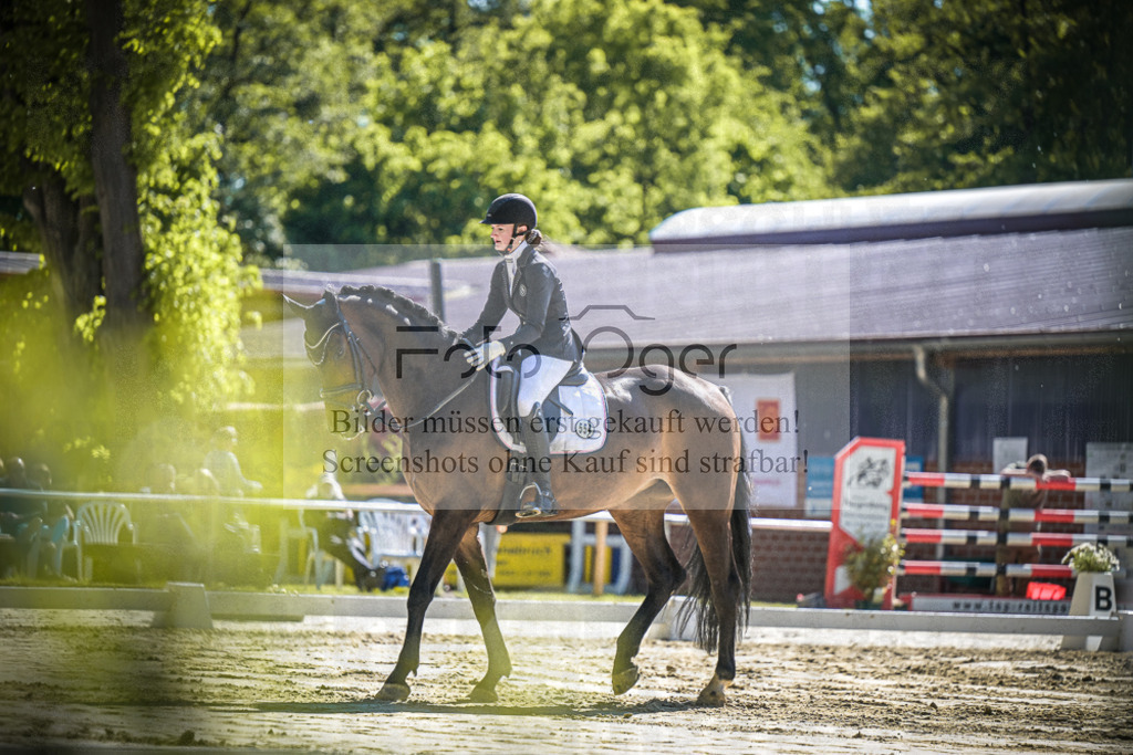 DOS_2478 | Entdecke hochwertige Reitturnierfotos von Foto Oger. Professionell, emotional und authentisch – jetzt Lieblingsmomente im Shop bestellen.Deutschlandweite Turnierfotografie. - Realisiert mit Pictrs.com