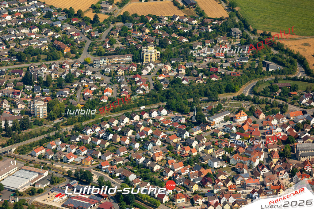 Das Luftbild zeigt : Schulstraße Igersheim - Die Luftaufnahme wurde 2023 vom UL-Flugzeug aus erstellt ( keine Drohne ) - Hochauflösende Luftaufnahme - Für grossformatige Ausdrucke geeignet. Die Geschenkidee !Mit Lizenz und Bildrechte bestellbar