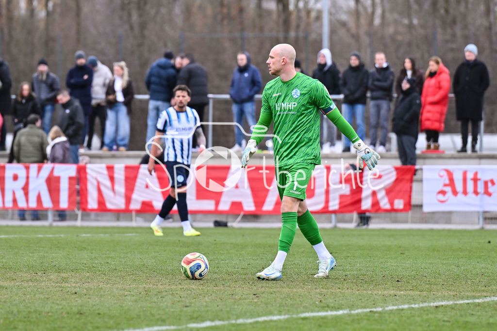 FC Bayern Amateure - Stuttgarter Kickers | MUNICH, GERMANY - 07. FEBRUARY: am Ball Felix DORNEBUSCH (Stuttgarter Kickers 1) / Einzelfoto / Freisteller während dem Testspiel zwischen den Amateuren des FC Bayern und den Stuttgarter Kickers am FC Bayern Campus