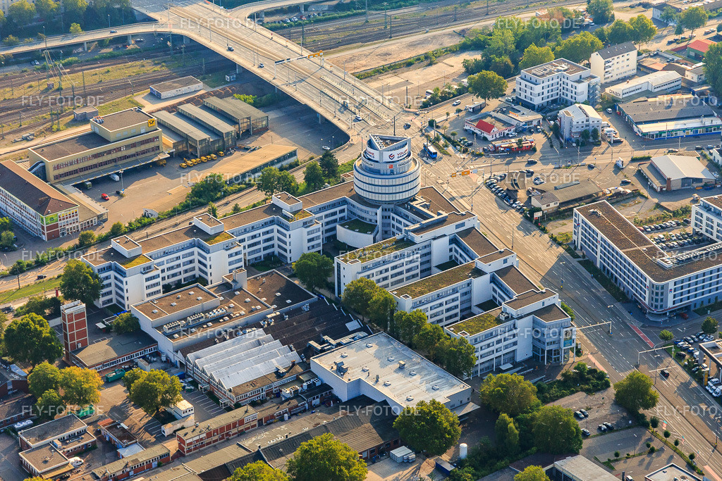 Jobcenter Rhein-Neckar-Kreis am Czernyring und InnovationLab GmbH an der Speyerer Straße https://www.arbeitsagentur.de/vor-ort/jobcenter/jobcenter-rhein-neckar-kreis-heidelberg.html http://innovationlab.de/ | Luftbild: Jobcenter Rhein-Neckar-Kreis am Czernyring und InnovationLab GmbH an der Speyerer Straße https://www.arbeitsagentur.de/vor-ort/jobcenter/jobcenter-rhein-neckar-kreis-heidelberg.html http://innovationlab.de/ im Ortsteil Bahnstadt in Heidelberg im Bundesland Baden-Württemberg in Deutschland. Foto: IMG_117170.jpg vom 25.08.2019 durch Werner Riehm/FLY-FOTO.de - Realisiert mit Pictrs.com