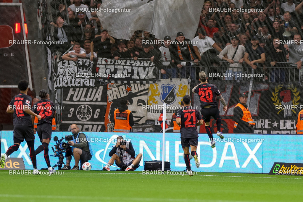 Bayer 04 Leverkusen vs Eintracht Frankfurt - Bundesliga  | Leverkusen, Deutschland, 12.09.25:   Alejandro Grimaldo (Bayer 04 Leverkusen) Torjubel, jubelt nach seinem Treffer zum 1:0 waehrend des Spiels der Bundesliga zwischen  Bayer 04 Leverkusen vs Eintracht Frankfurt in der BayArena(Foto von Brauer-Fotoagentur / Adrian Schlueter)