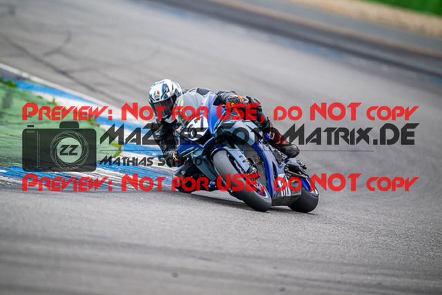 MaZZes_FotoMatrix_220925_0707 | PRO SUPERSTOCK