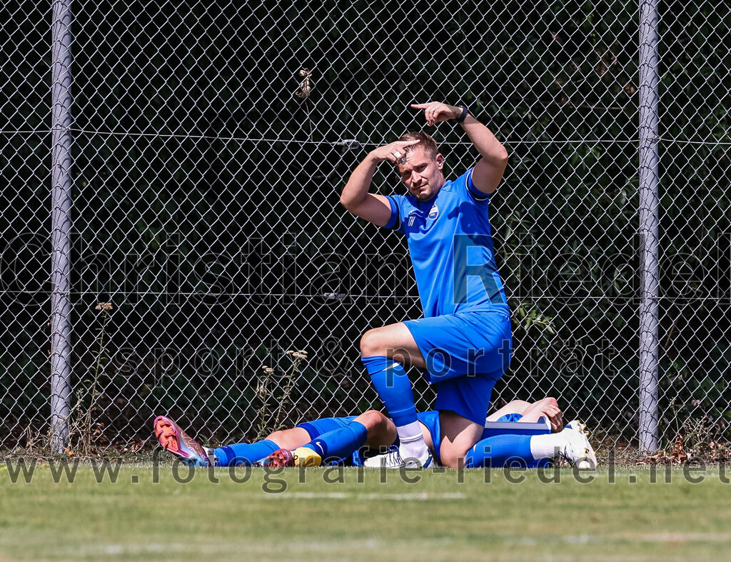 2023-07-22_085_FC_Eitting_gegen_FC_Moosinning | Eitting, Deutschland, 22.07.2023:
Fußball, Kreisliga 2023 / 2024, Testspiel, FC Eitting gegen FC Moosinning, Endergebnis: 0:4

Jonas Heinritzi (FC Eitting, #8)

Foto: Christian Riedel / fotografie-riedel.net