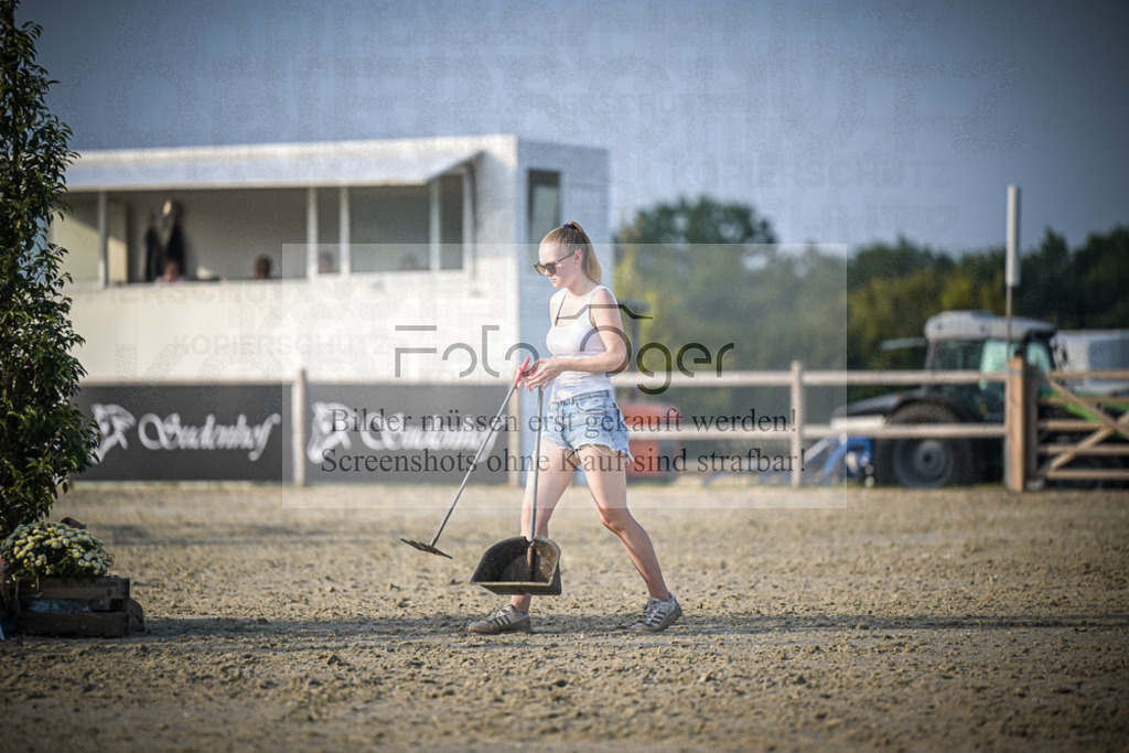 DOS_1923 | Entdecke hochwertige Reitturnierfotos von Foto Oger. Professionell, emotional und authentisch – jetzt Lieblingsmomente im Shop bestellen.Deutschlandweite Turnierfotografie. - Realisiert mit Pictrs.com