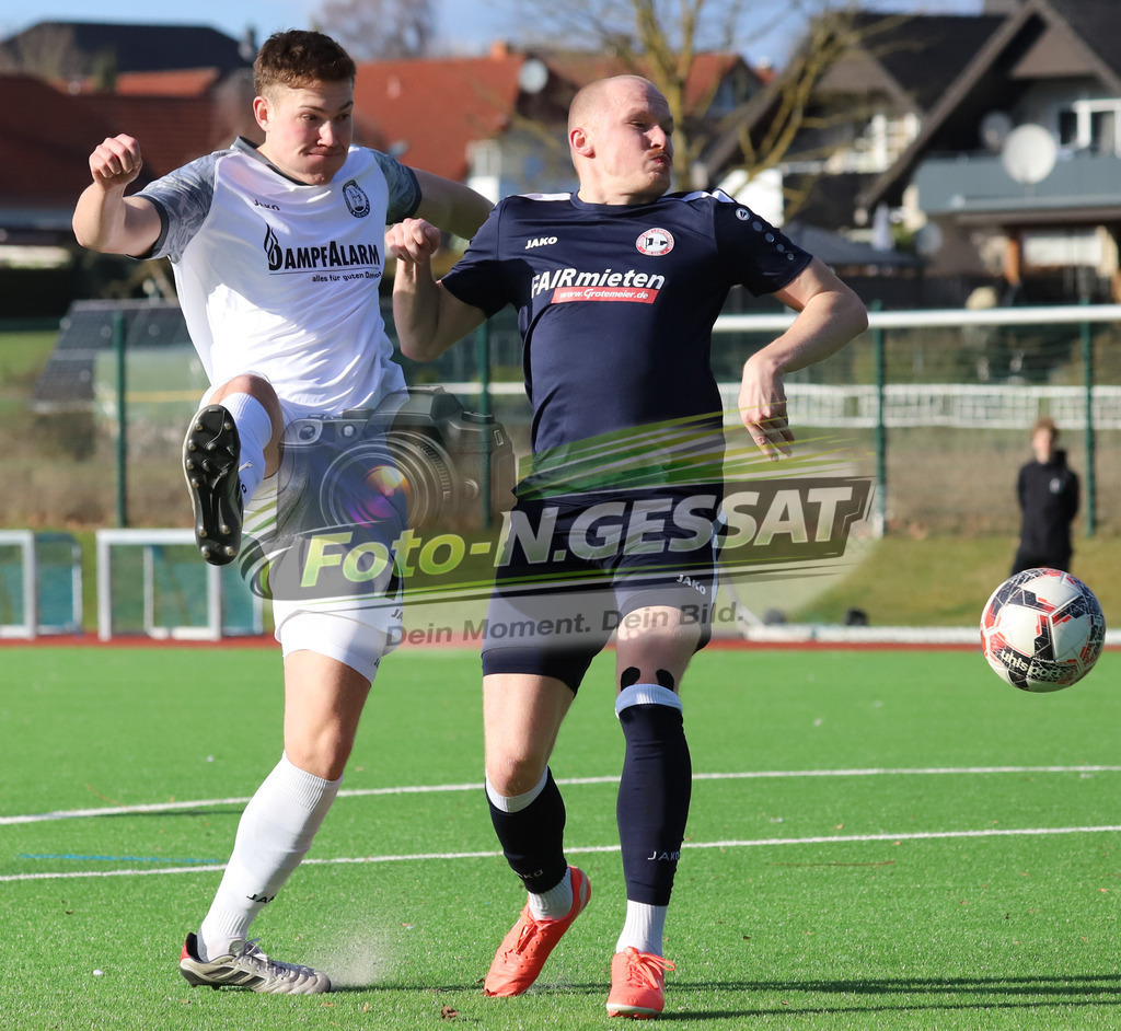 VfL Holsen - Bünder SV | Auf dem Bild zu sehen: Schwarz VfL Holsen: Luca Jan Filusch ; weiß Bünder SV: Yannis BohmeyerVfL Holsen, Bünder SV, Saison 25/26, Kreisliga A, Deutschland - Realisiert mit Pictrs.com