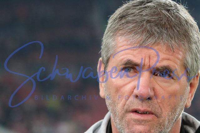 060217Ho_VfB_Duesseld061 | Friedhelm Funkel (Cheftrainer Fortuna Duesseldorf)
 / 2. BL; VfB Stuttgart vs Fortuna Duesseldorf, Germany, Merceds-Benz-Arena, Stuttgart, 20170206