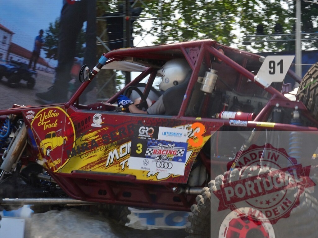 Pilot driving buggy during off-road competition | Buggy number 91 competing in an off-road race, kicking up dust and rocks - Realized with Pictrs.com