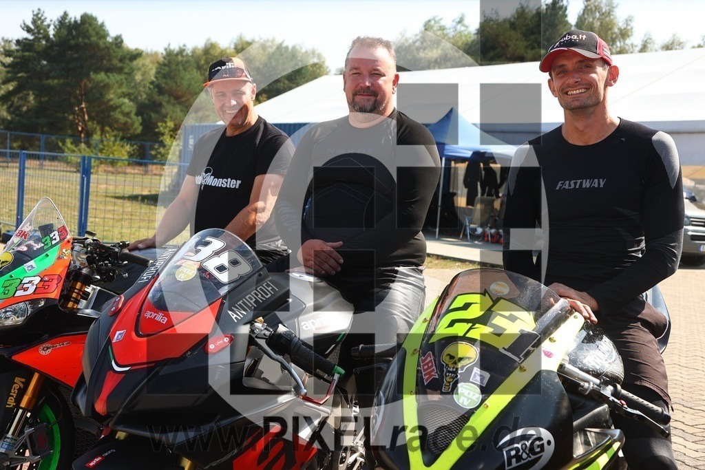 teams-20240905_04831 | Schöne Erinnerungen an spannende Momente - das festzuhalten ist unser Job. PIXELrace.de ist seit 2003 auf den Rennstrecken Europas unterwegs um die Action draußen beim Fahren und die wunderbare Stimmung imm Fahrerlager für euch einzufangen.