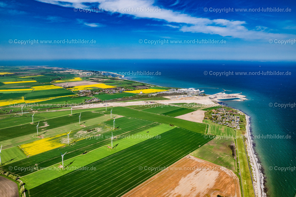 Fehmarn_Puttgarden_Hafen_Baustelle_Tunnelbau_ELS_5646010524 | PUTTGARDEN 01.05.2024 Baustelle mit Tunnelführungsarbeiten für die Streckenführung und den Verlauf des Fehmarnbelt-Tunnel der Ostsee an der Fährhafenstraße in Puttgarden auf der Insel Fehmarn im Bundesland Schleswig-Holstein, Deutschland. Weiterführende Informationen bei: BPM Ingenieurgesellschaft mbH,  DEGES Deutsche Einheit Fernstraßenplanungs- und -bau GmbH,  Dr. Lehners + Wittorf Beratende Ingenieure Partnerschaftsgesellschaft mbB,  ELECNOR S.A.,  Femern A/S,  GROTHE BAU GmbH &amp; Co. KG,  Max Bögl Bauservice GmbH &amp; Co. KG,  VINCI,  Wayss &amp; Freytag Ingenieurbau AG. // Construction site with tunnel guide for the route of Fehmarnbelt- Tunnel on street Faehrhafenstrasse in Puttgarden on the island of Fehmarn in the state Schleswig-Holstein, Germany. Further information at: BPM Ingenieurgesellschaft mbH,  DEGES Deutsche Einheit Fernstrassenplanungs- und -bau GmbH,  Dr. Lehners + Wittorf Beratende Ingenieure Partnerschaftsgesellschaft mbB,  ELECNOR S.A.,  Femern A/S,  GROTHE BAU GmbH &amp; Co. KG,  Max Boegl Bauservice GmbH &amp; Co. KG,  VINCI,  Wayss &amp; Freytag Ingenieurbau AG. Foto: Martin Elsen