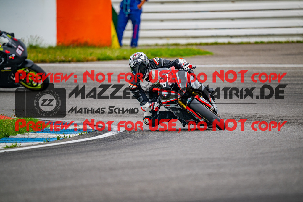 MaZZes_FotoMatrix_240701_6007705_3351 | WEISS