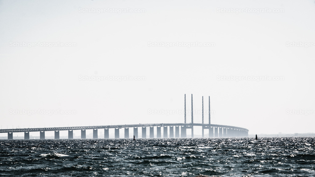 Öresundbrücke | Die Öresundverbindung ist eine feste Verbindung über den Öresund und verbindet die dänische Hauptstadt Kopenhagen mit Malmö in Schweden. Sie besteht aus der Öresundbrücke, einer künstlichen Insel und dem Drogdentunnel. - Realisiert mit Pictrs.com