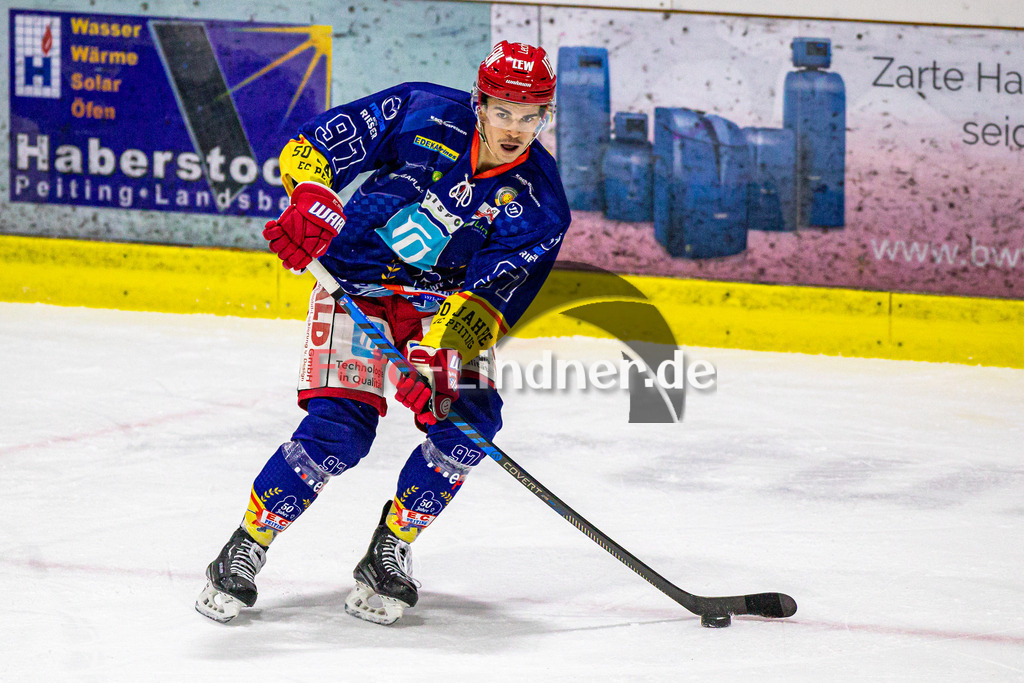 Achtelfinale Spiel 2 EC Peiting vs ESC Wohnbau Moskitos Essen | Eishockey Oberliga Süd Playoffs 2023/2024, Achtelfinale Spiel 2 EC Peiting vs ESC Wohnbau Moskitos Essen, 20240305,
Marc BESL (ECP 97) in Aktion,
2024-03-05 in Peiting (Eisstadion)
97 Marc BESL (ECP 97)
Copyright: WolfgangxLindner foto-lindner.de