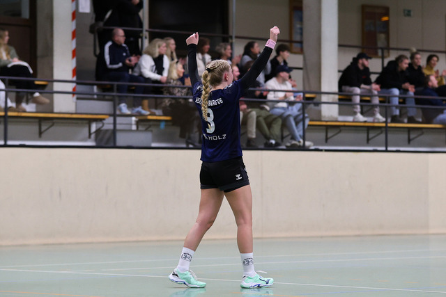 Handball I Damen I Saison 2025-2026 I Verbandsliga Süd I HSG Kalkberg 06 - MTV Dänischenhagen I 14.12.2025.113 | Franziska Hänisch (3, HSG Kalkberg 06) - Realisiert mit Pictrs.com