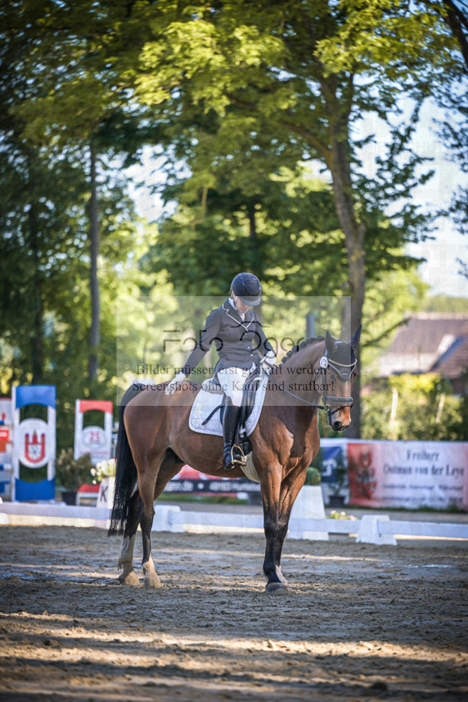 DOS_4297 | Entdecke hochwertige Reitturnierfotos von Foto Oger. Professionell, emotional und authentisch – jetzt Lieblingsmomente im Shop bestellen.Deutschlandweite Turnierfotografie. - Realisiert mit Pictrs.com