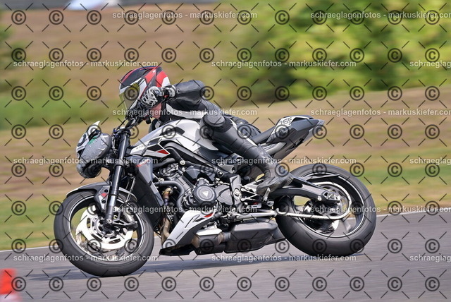 26bt05-1721 | markuskiefer.com - Realisiert mit Pictrs.com