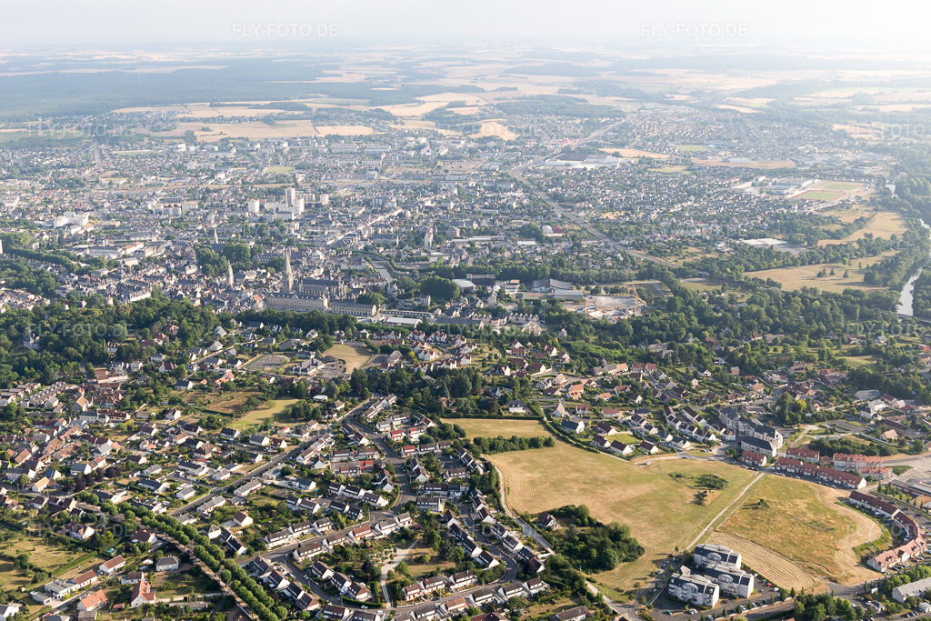 Luftbild: Ortsansicht in Vendôme im Bundesland Loir-et-Cher in Frankreich. Foto: IMG_101089.jpg vom 24.06.2017 durch Werner Riehm/FLY-FOTO.de
