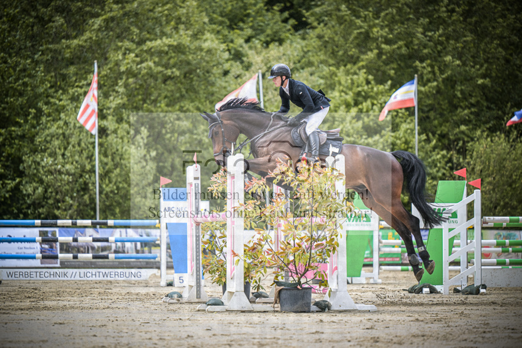DOS_5036 | Entdecke hochwertige Reitturnierfotos von Foto Oger. Professionell, emotional und authentisch – jetzt Lieblingsmomente im Shop bestellen.Deutschlandweite Turnierfotografie. - Realisiert mit Pictrs.com