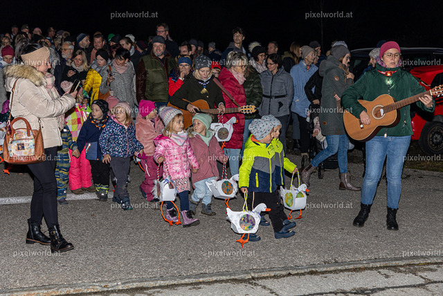 Laternenfest in St. Martin | Bildershop von pixelworld.at - Realisiert mit Pictrs.com