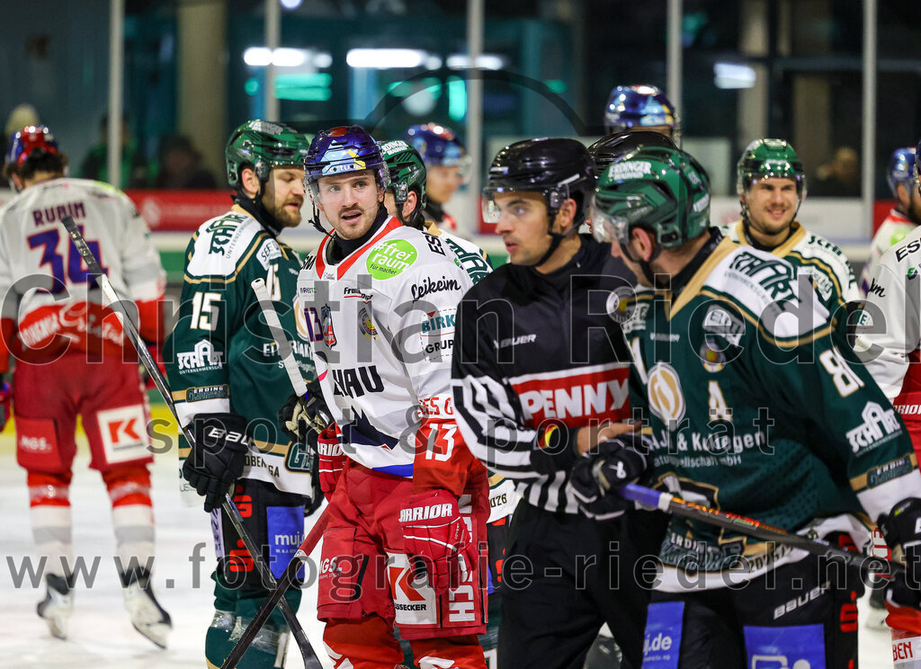 2026-01-18_124_TSV_Erding_gegen_Selber_Woelfe | Erding, Deutschland, 18.01.2026:Eishockey, Oberliga Süd 2025 / 2026, 38. Spieltag, TSV Erding gegen Selber Wölfe, Endergebnis: 2:3 n.V.Lois Spitzner (Selber Wölfe, #13), Maximilian Forster (Erding Gladiators, #81)Foto: Christian Riedel / fotografie-riedel.net