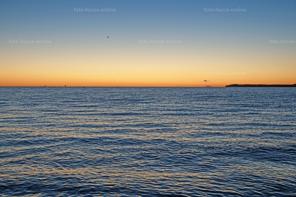 Daybreak in the Bay of Lübeck | Landscape photography, spectacular waves, Atlantic Ocean, Baltic Sea