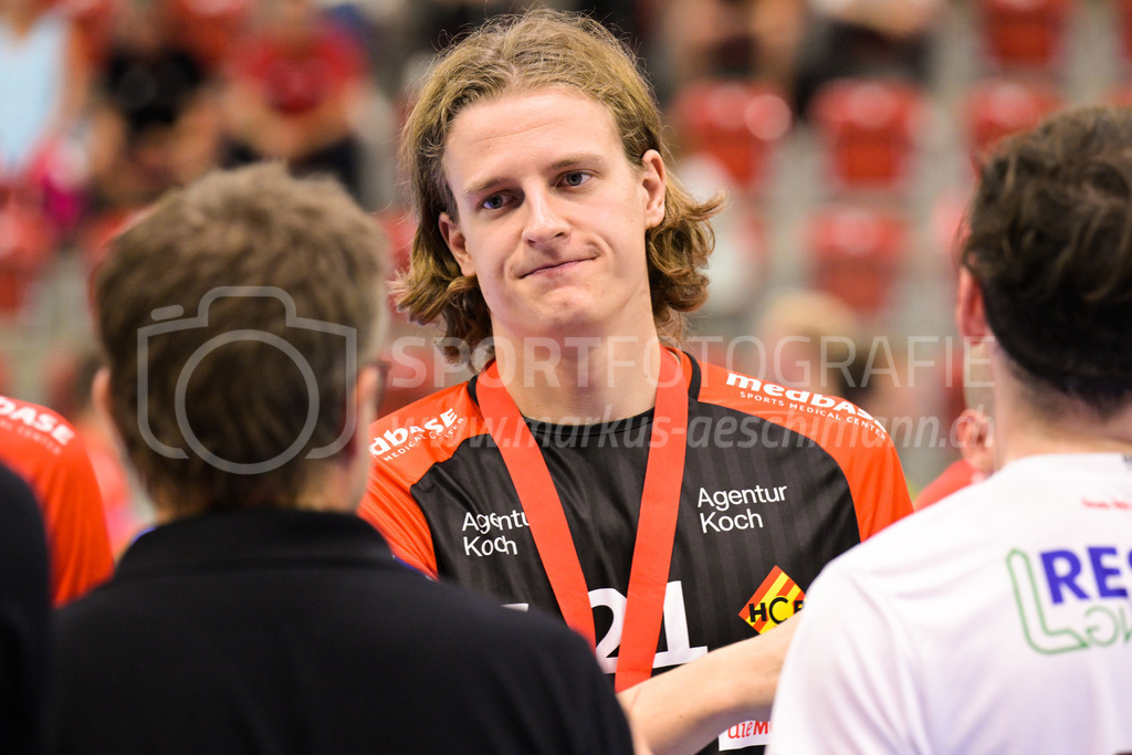 HC Rychenberg vs. Floorball Köniz - 28. August 2022 | HC Rychenberg vs. Floorball Köniz
AXA Arena, Winterthur
Niklas Rutz (#21 HC Rychenberg) gratuliert den Supercup-Gewinnern.
Bild: Sportfotografie Markus Aeschimann | www.markus-aeschimann.ch - Realisiert mit Pictrs.com
