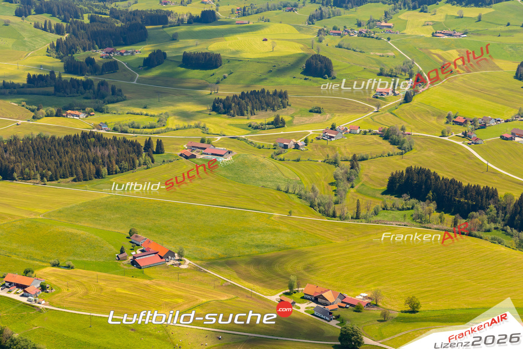 Das Luftbild zeigt : Haslach Weitnau - Die Luftaufnahme wurde 2024 vom UL-Flugzeug aus erstellt ( keine Drohne ) - Hochauflösende Luftaufnahme - Für grossformatige Ausdrucke geeignet. Die Geschenkidee !Mit Lizenz und Bildrechte bestellbar
