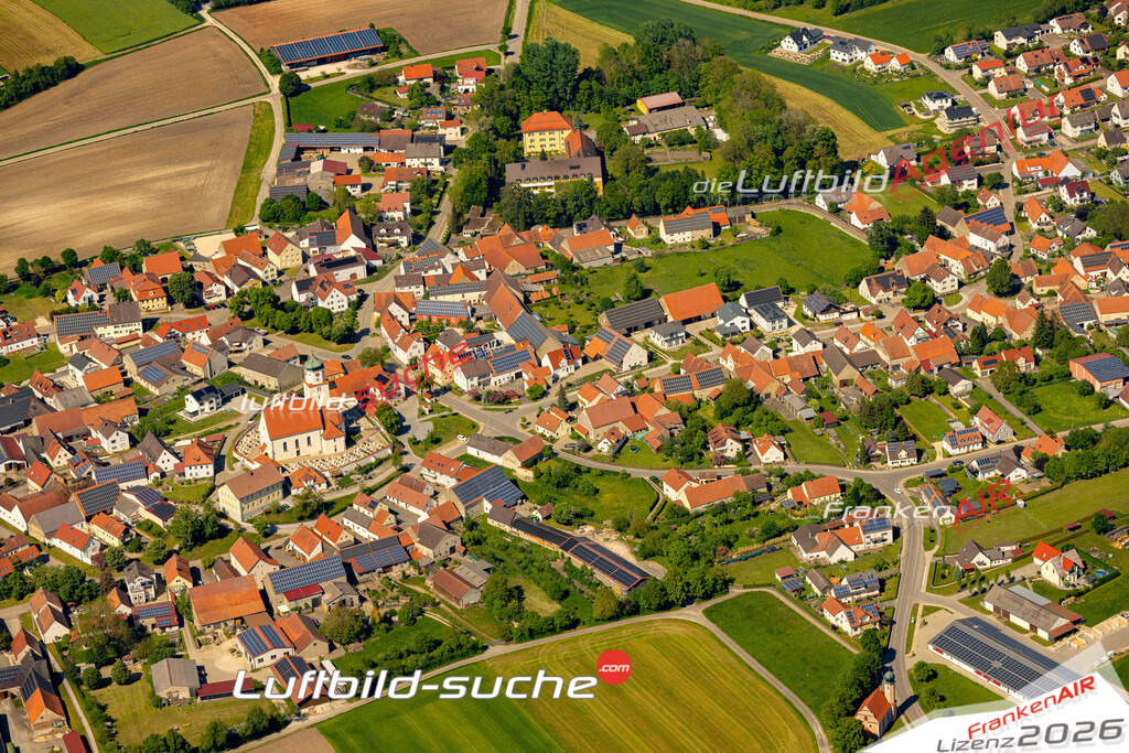 Das Luftbild zeigt :  Fünfstetten - Die Luftaufnahme wurde 2024 vom UL-Flugzeug aus erstellt ( keine Drohne ) - Hochauflösende Luftaufnahme - Für grossformatige Ausdrucke geeignet. Die Geschenkidee !Mit Lizenz und Bildrechte bestellbar