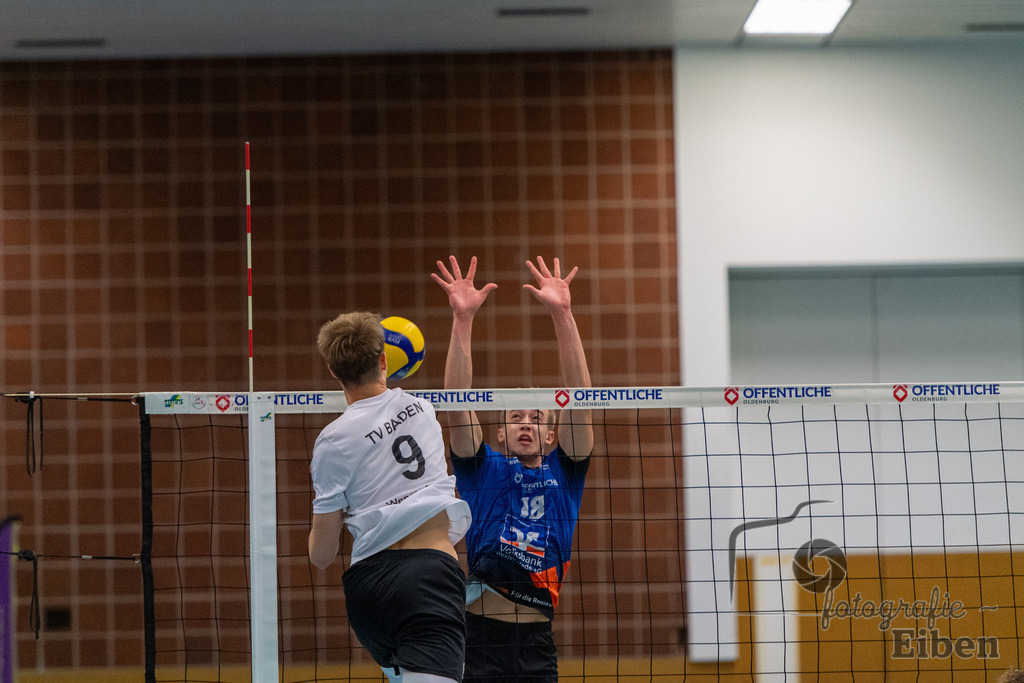 VSG Ammerland-TV Baden | Volleyball-Regionalliga; VSG Ammerland (blau)-TV Baden (weiß) am 19.10.2024; in Bad Zwischenahn (Sporthalle Schullerstraße), Photo: Philip Eiben 2024 - Realisiert mit Pictrs.com