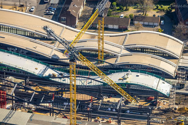 Duisburg250402596 | Luftbild, Hauptbahnhof Hbf Großbaustelle mit Neubau Gleishalle und Bahnhofsvorplatz Ost, Bauarbeiten Bahnhofsdach (Die Welle), Dellviertel, Duisburg, Ruhrgebiet, Nordrhein-Westfalen, Deutschland