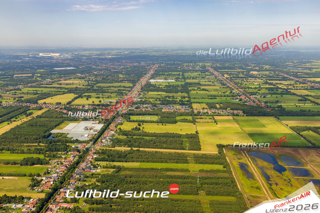 Papenburg Bild- Das Luftbild wurde 2025 vom UL-Flugzeug heraus erstellt ( keine Drohne bzw. Drohnenaufnahme ) - Hochauflösende Luftaufnahme -Nicht vergleichbar mit Google Maps oder Satelittenbilder- Die Geschenkidee !Mit Lizenz und Bildrechte bestellbar - CC